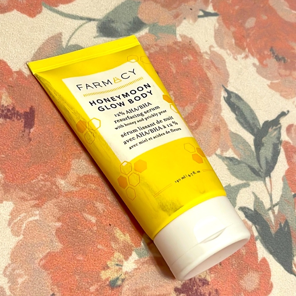 FARMACY HONEYMOON GLOW BODY
12% AHA/BHA resurfacing serum